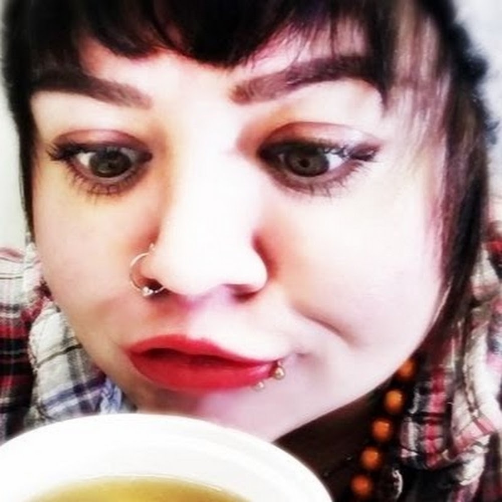 Meet your Posher, Manda